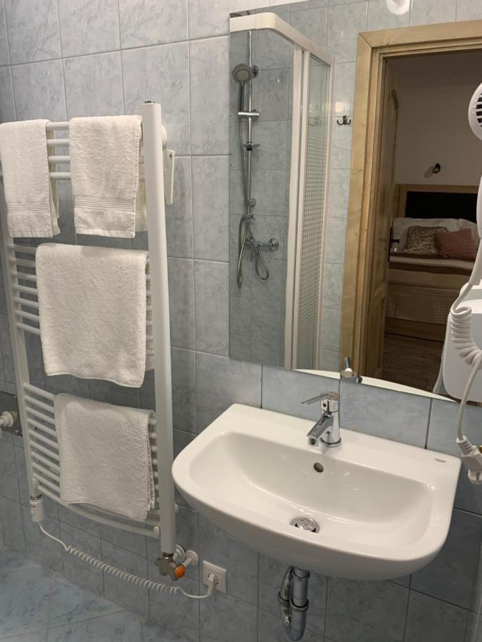 Varga Vendeghaz Sumegpraga Bagian luar foto